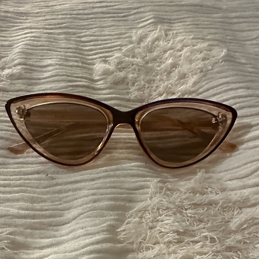 Stylish Brown Cat-Eye Sunglasses